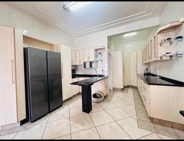 3 BEDROOM HOUSE FOR SALE IN SELECTION PARK